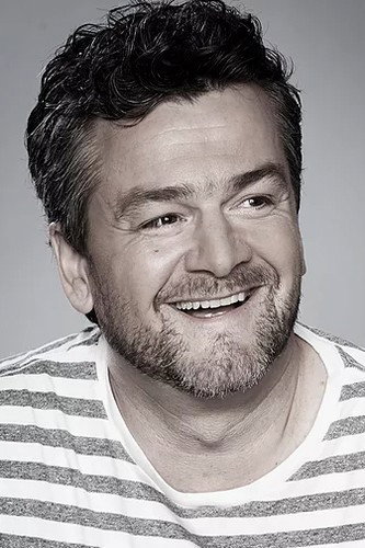 Kasper van Kooten as Dr. Thomas van Loon in De Co-assistent