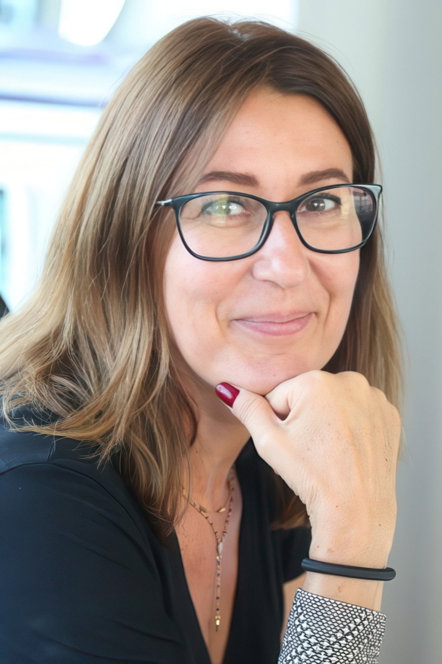 Camille Robiaud as Narratrice in E=M6 Family