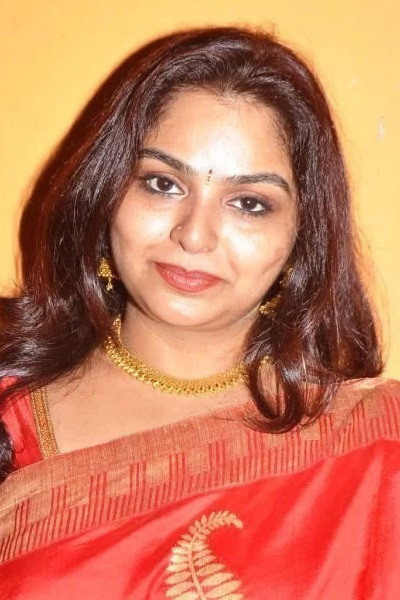 Sonia Bose Venkat as Sathya's Wife in Theeran Adhigaaram Ondru