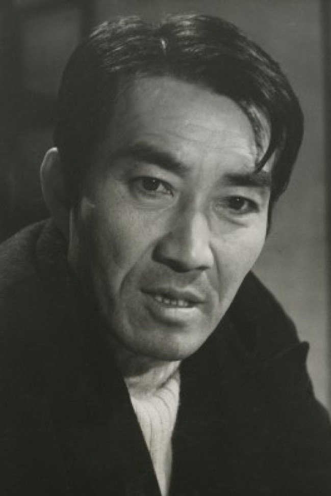독고성 as Detective in The Devil's Stairway