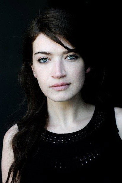 Anna Bederke as Lina in Beat