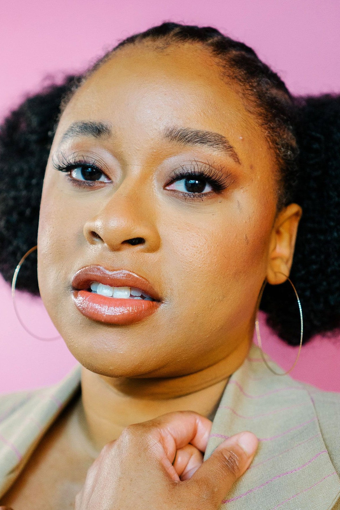 Phoebe Robinson as Phoebe in Everything's Trash