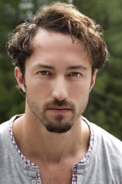 Matthew Smiley as Max (as Matt Smiley) in Kissing Strangers