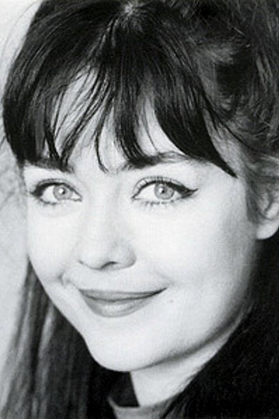 Caroline Milmoe as Maggie Troon in Hot Metal