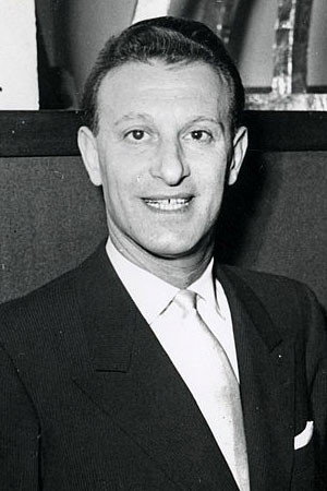 Nunzio Filogamo as Il venditore di cappelli in How I Lost the War