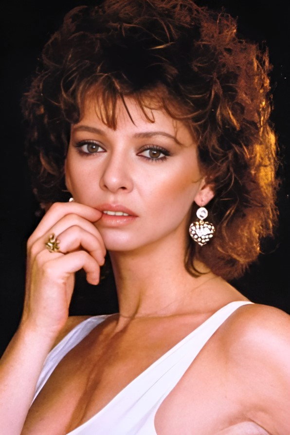 Enrica Bonaccorti as Olga in Eleonora