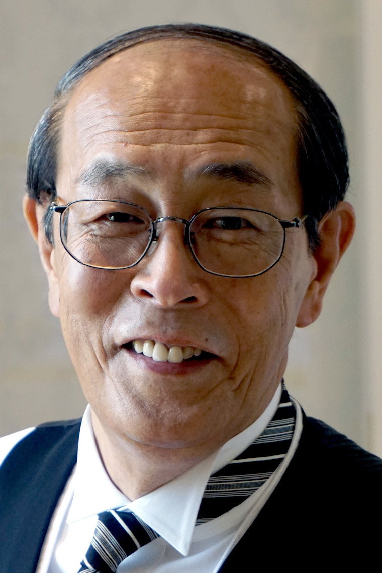 志賀廣太郎 as Kentaro Sugahara in Kamen Teacher