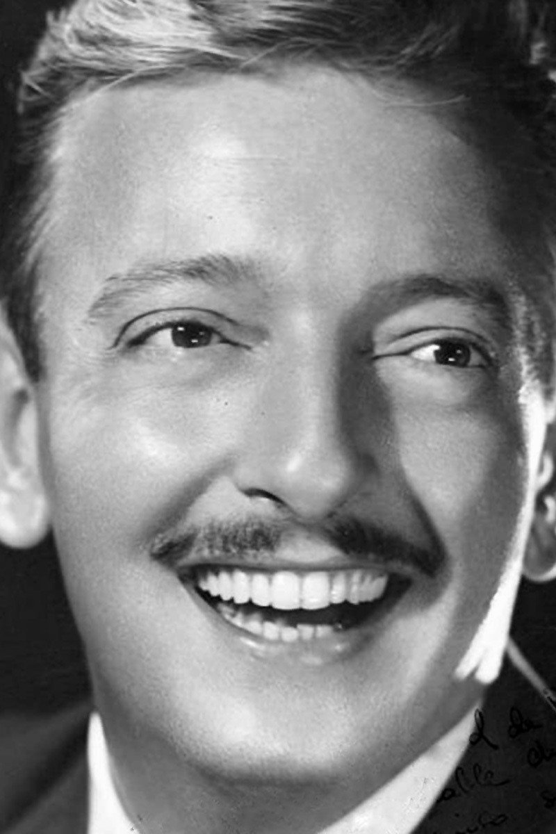 José Cibrián as Hipólito in Santa
