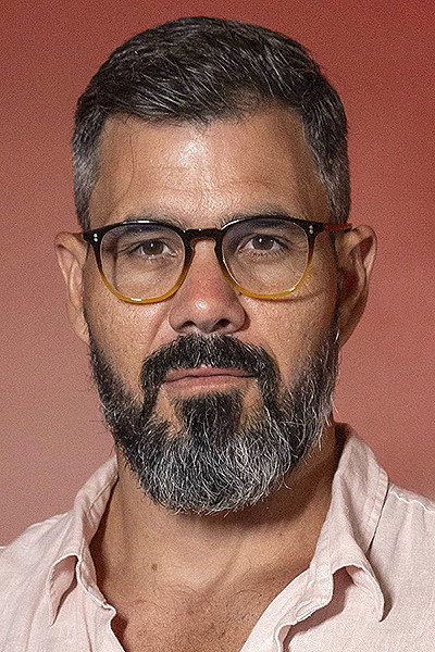 Juliano Cazarré as Magno dos Santos Silva in A Mother's Love