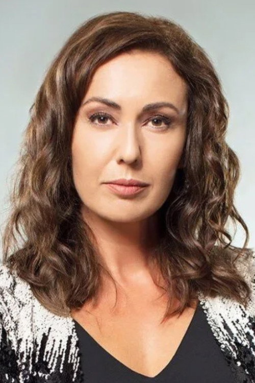 Gökçe Yanardağ as Selen in Haziran Gecesi