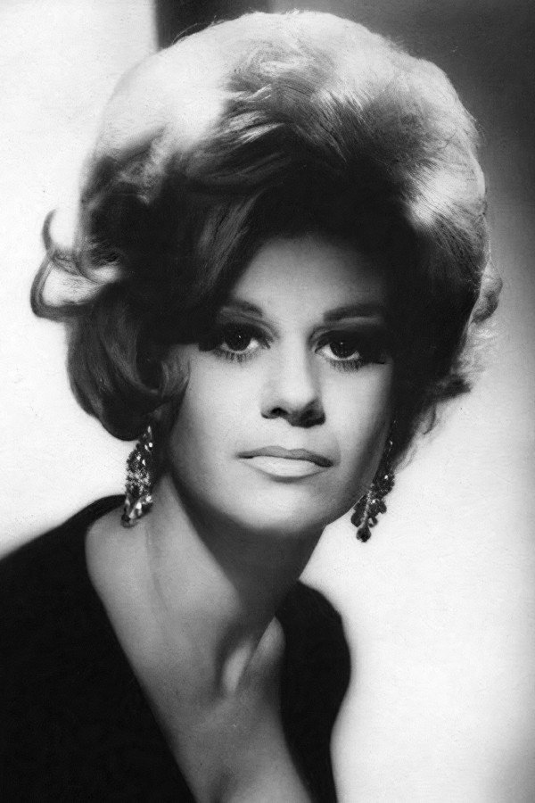 Regina Carrol as Kate (as Gina Carrol) in Carnival Magic
