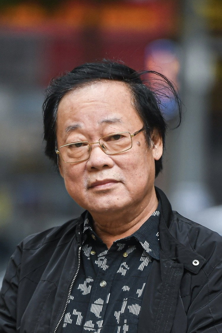 Phú Thăng as Tiến in Những ngọn nến trong đêm