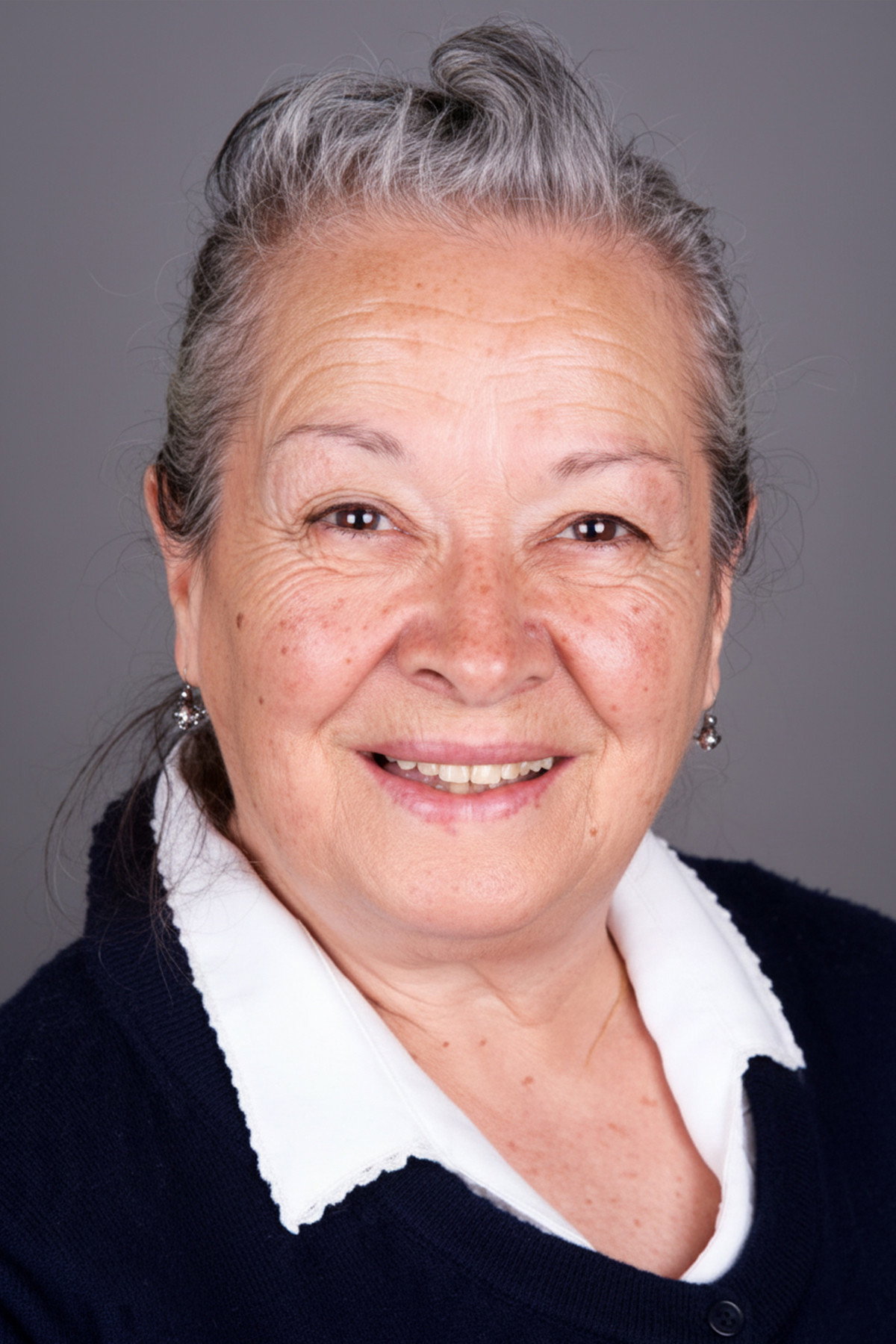Uğur Kıvılcım as Latife Sultan in Eyvah Kızım Büyüdü