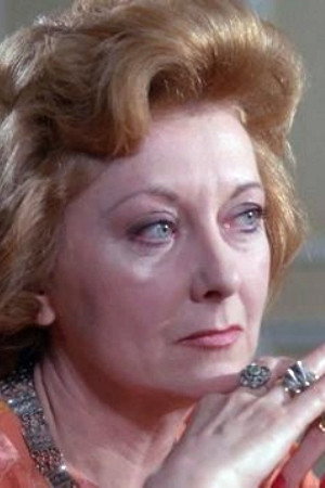 Betty Beckers as Josée in Smugglers' Daughters