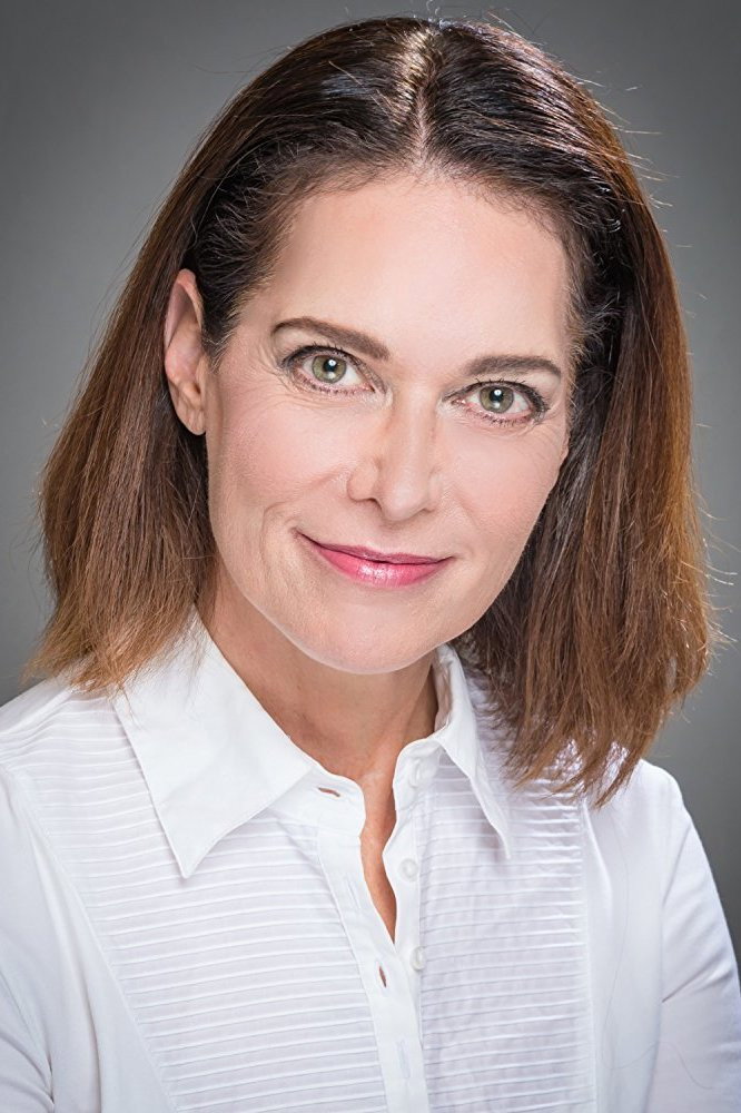 Varda Appleton as Linda Newbury in Duck