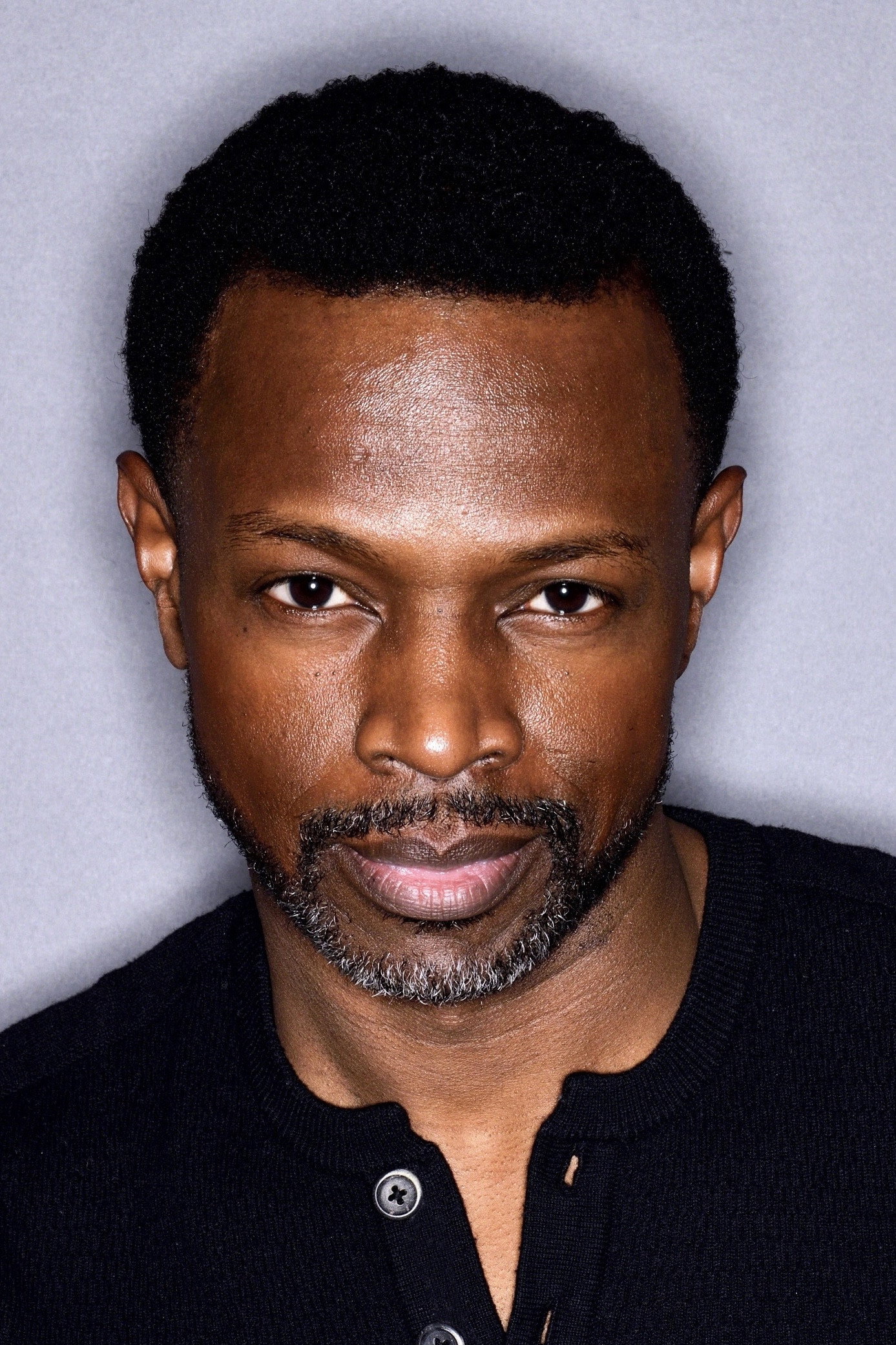 Sean Patrick Thomas as Professor Hank Chadwick in Cruel Intentions