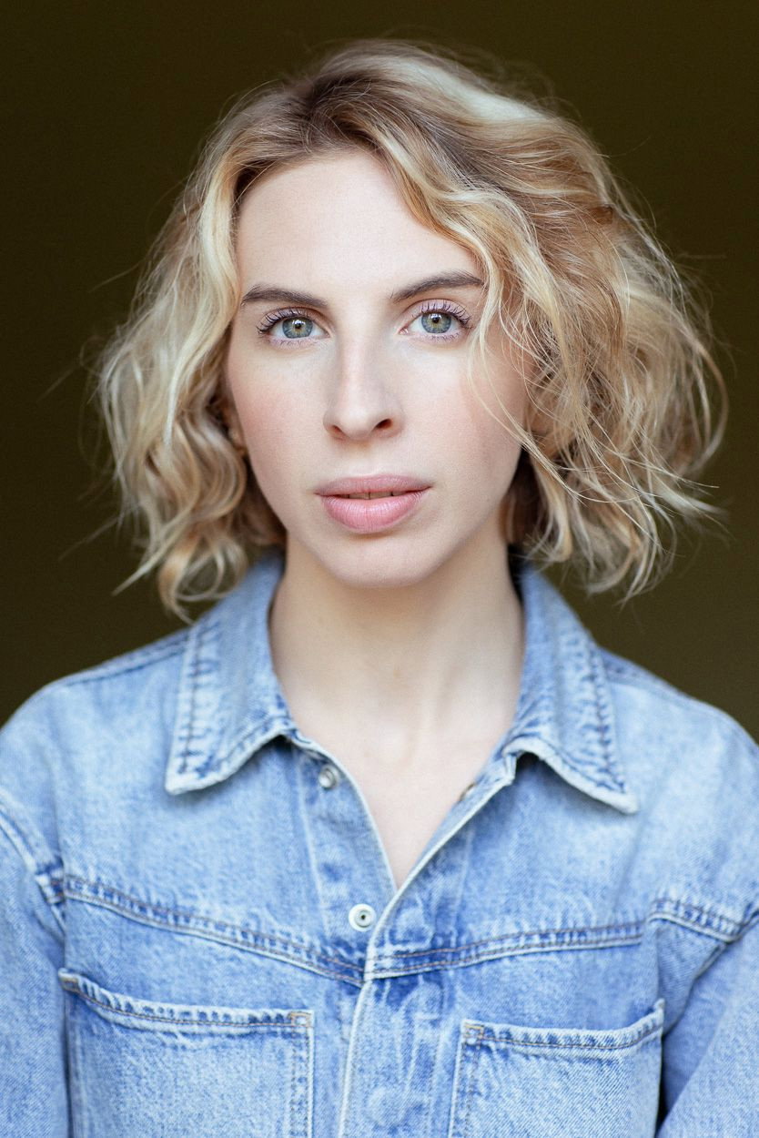 Mélodie Molinaro as Coquette in Les Coquettes - Merci Francis