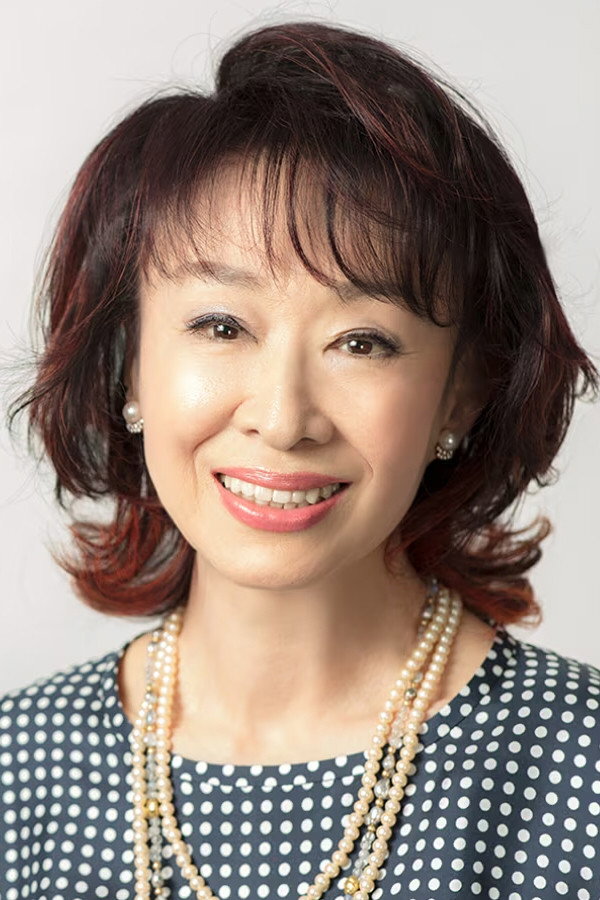 三田佳子 as Shinobu Hana in Sugu Shinun Dakara