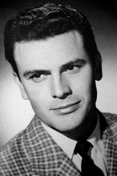 Pierre Cressoy as Chester Lynne in Navajo Joe