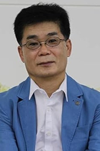 Han Seok-bong as Chi-chi in Sisters’ Slave