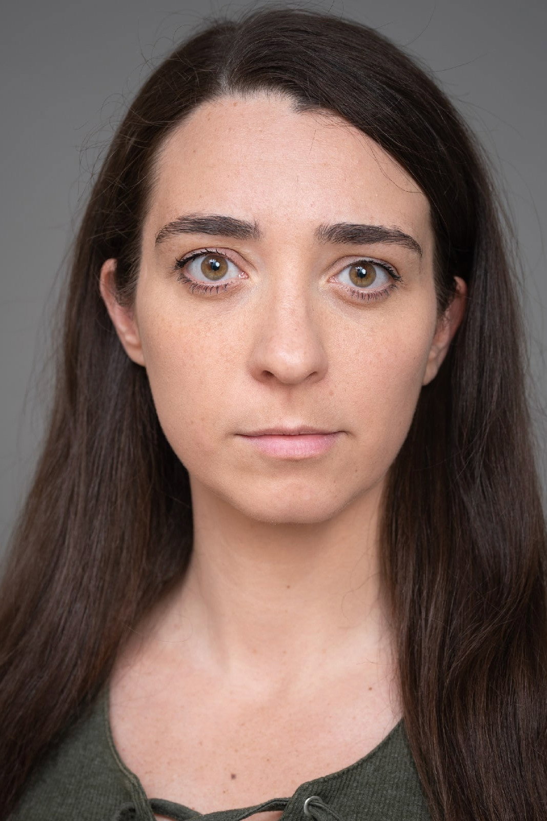 Olga Lamonova as Anna in Beads