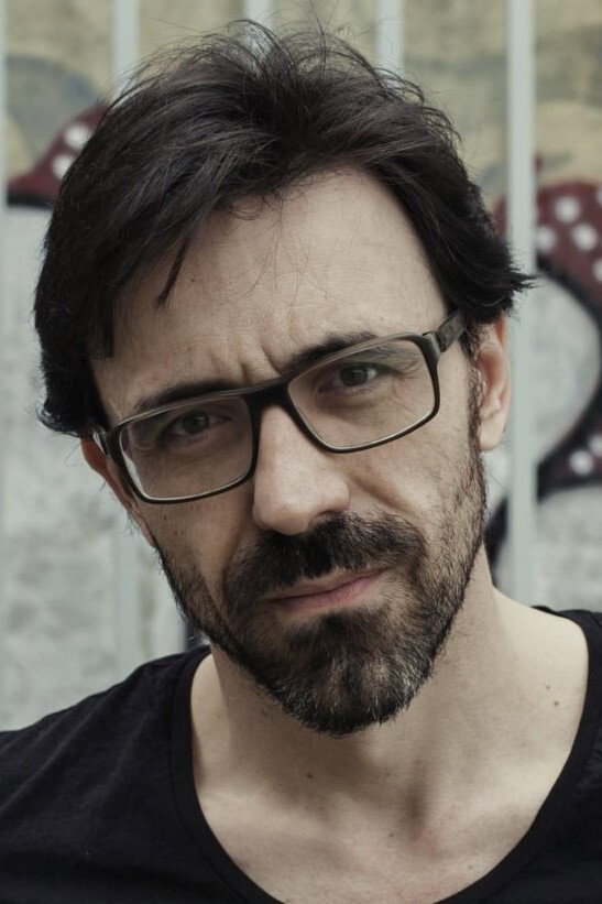 Israel Elejalde as Valle-Inclán in La princesa Paca