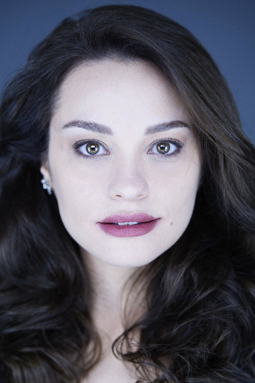 Özge Sezince Varley as Gulcin in Yıldızlar Şahidim