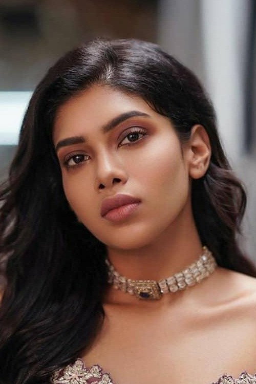 Dushara Vijayan as Rene in Natchathiram Nagargiradhu