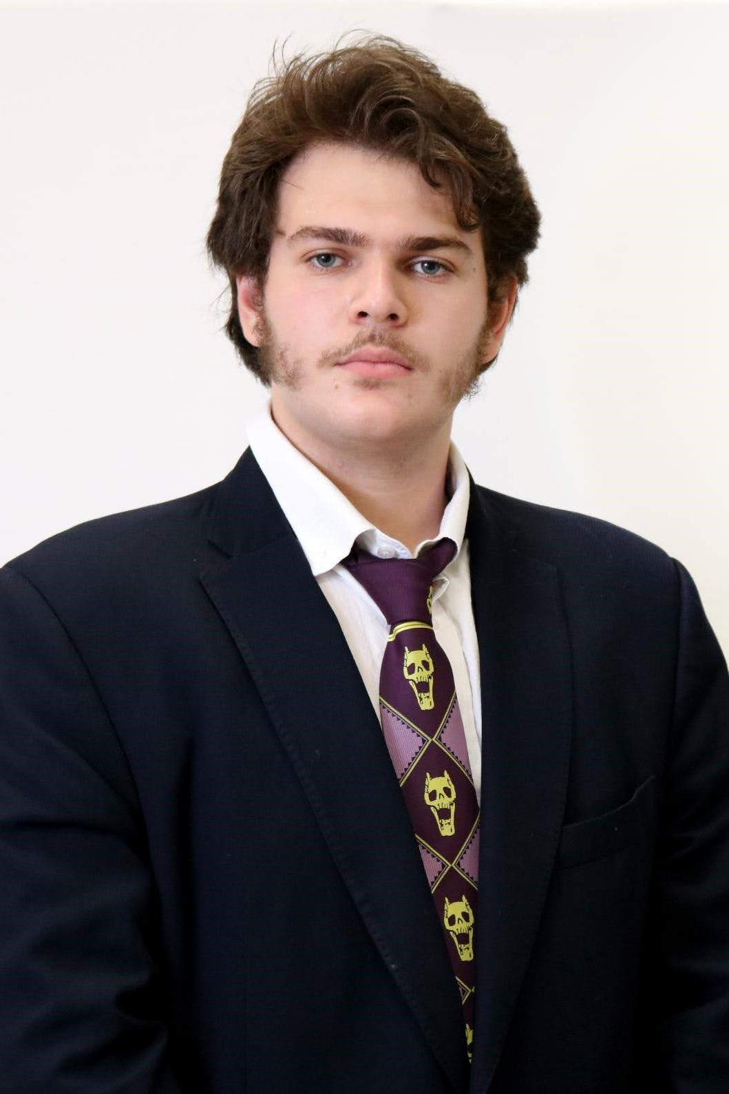 Ariel Chwojnik as Santino in Piso 5