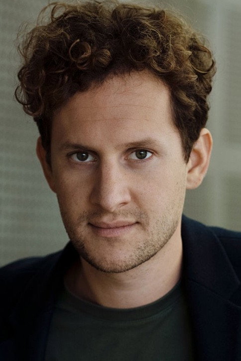 Moritz von Treuenfels as Julius in Axiom
