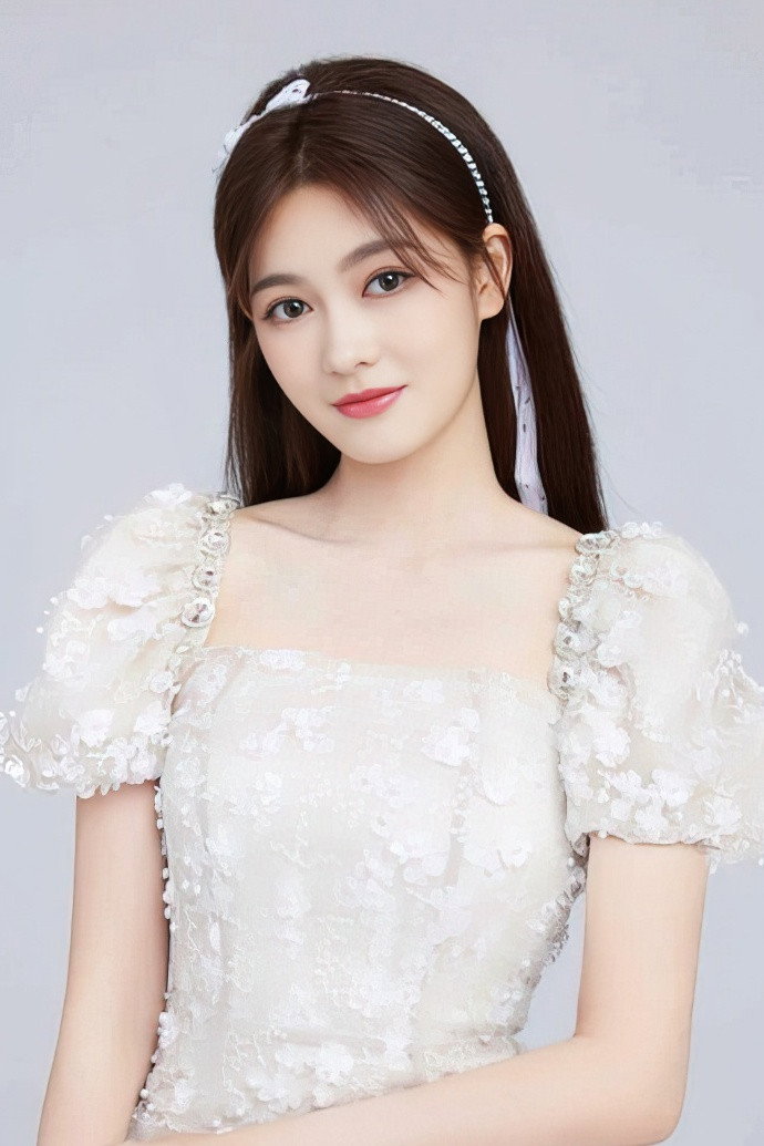 陆婷玉 as Yang Jing 'Jenny' in The On1y One