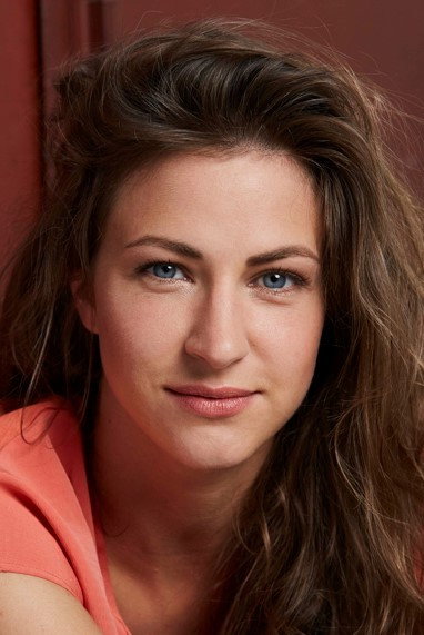 Natalia Belitski as Lena Taubner in Neanderthals