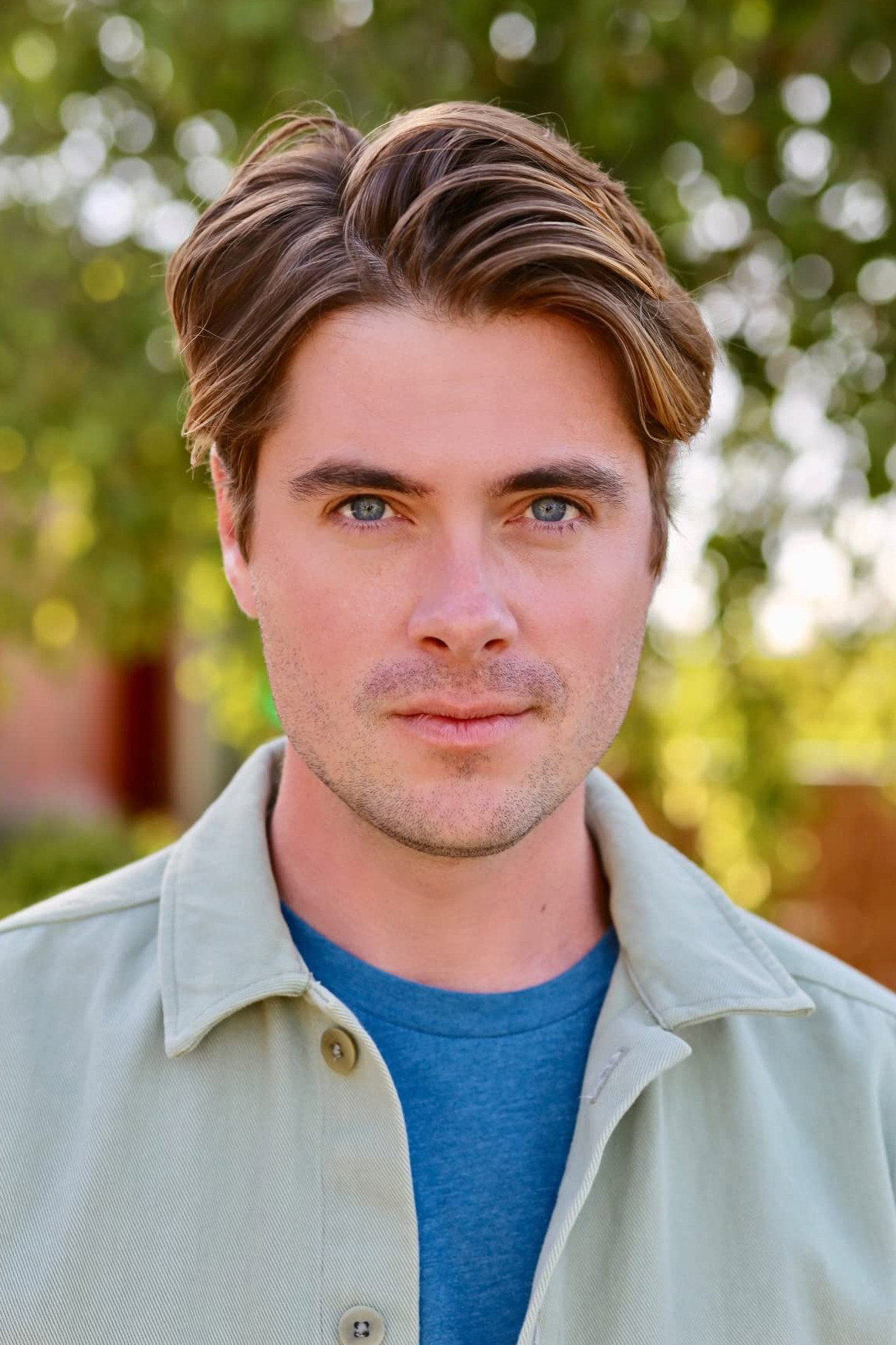 Jeffery Self as Lee in Not Looking
