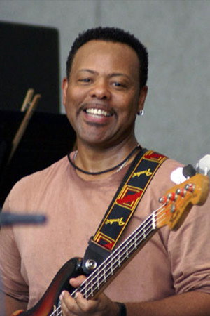 Freddie Washington as Bass in Kenny Loggins - Outside From the Redwoods