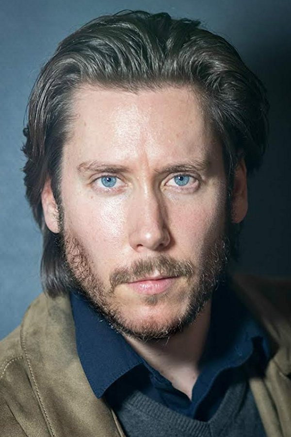 Alexandro Albrechtsen Aguirre as Esben in Evige To
