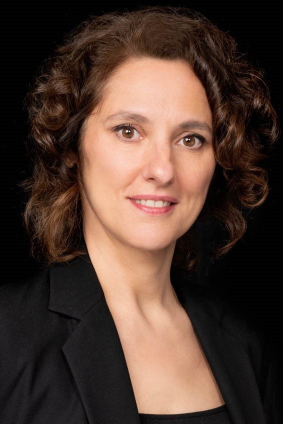 María Morales as Verónica in Honor