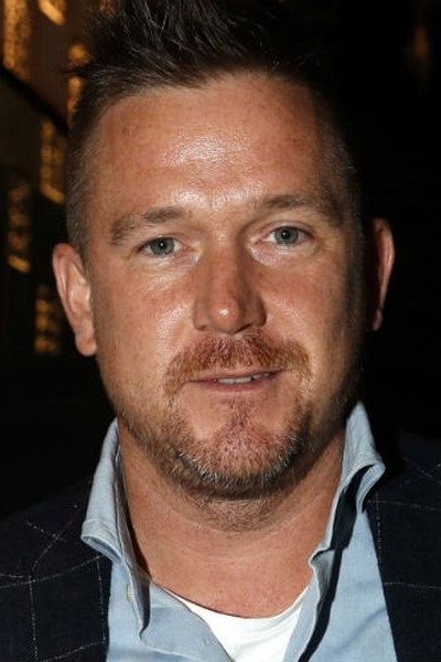 Johnny de Mol as Jeroen van Veen in Van Speijk