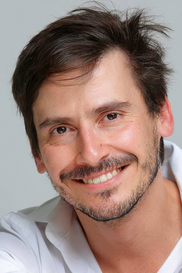 Álvaro Espinoza as Emilio San Martín in Te doy la vida