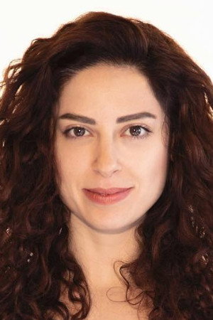 Ceyda Saltadal as Müzeyyen Şeker in Kızılelma