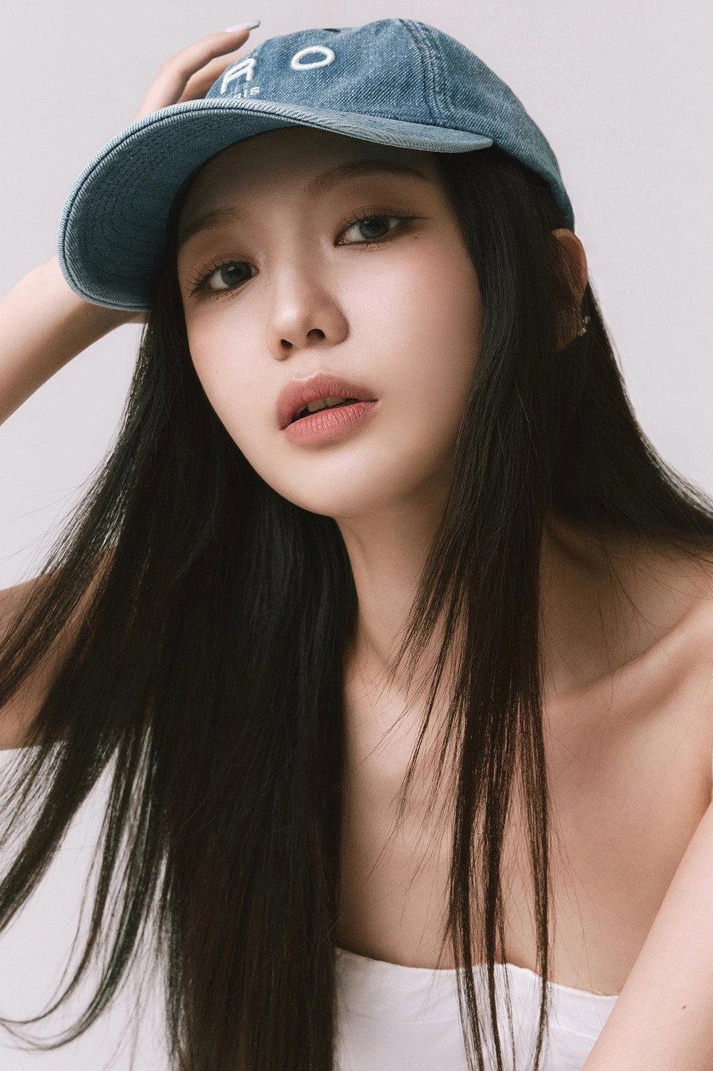 Ryu Su-jeong as Self (Sujeong) in MEET&GREET