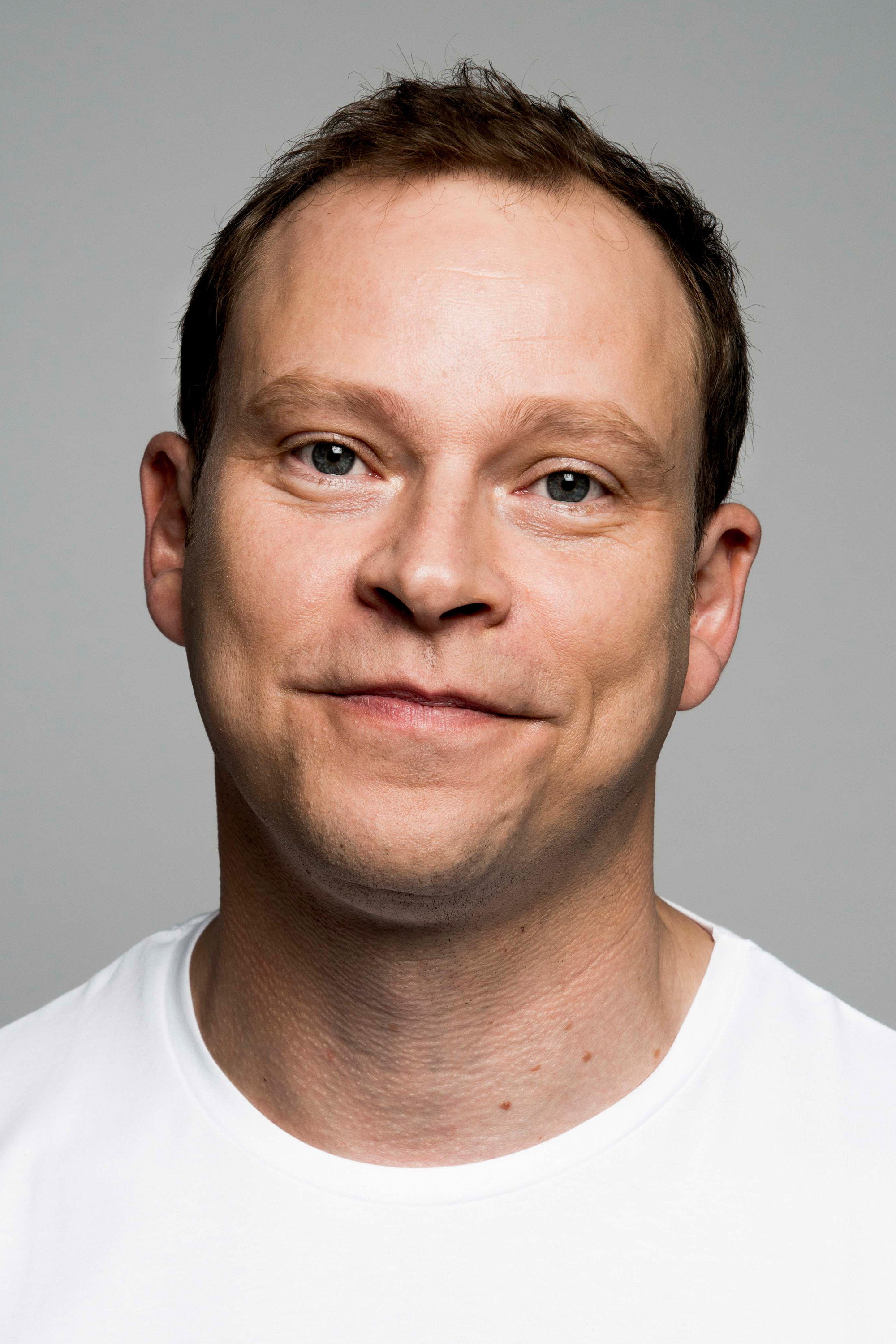 Robert Webb as Andrew in Back