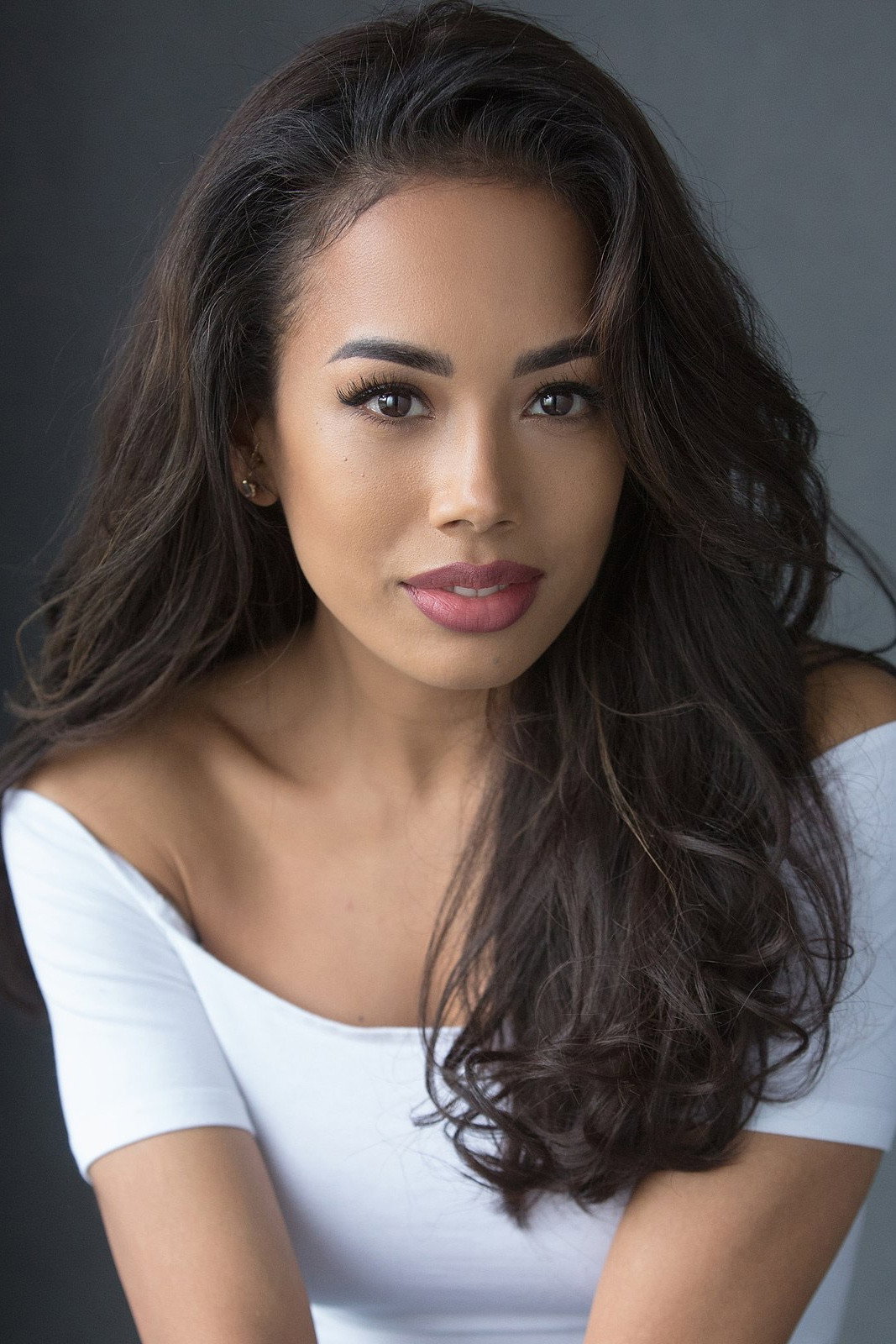 Jade Ewen as Aggie Thackery in Out There