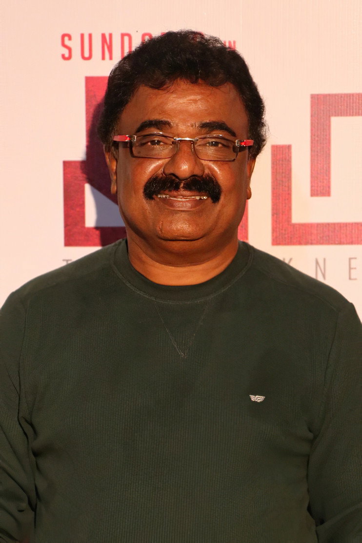 VTV Ganesh as N.Murali in Sivalinga
