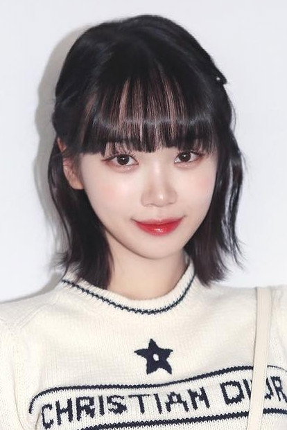 김채원 as artist in IZ*ONE