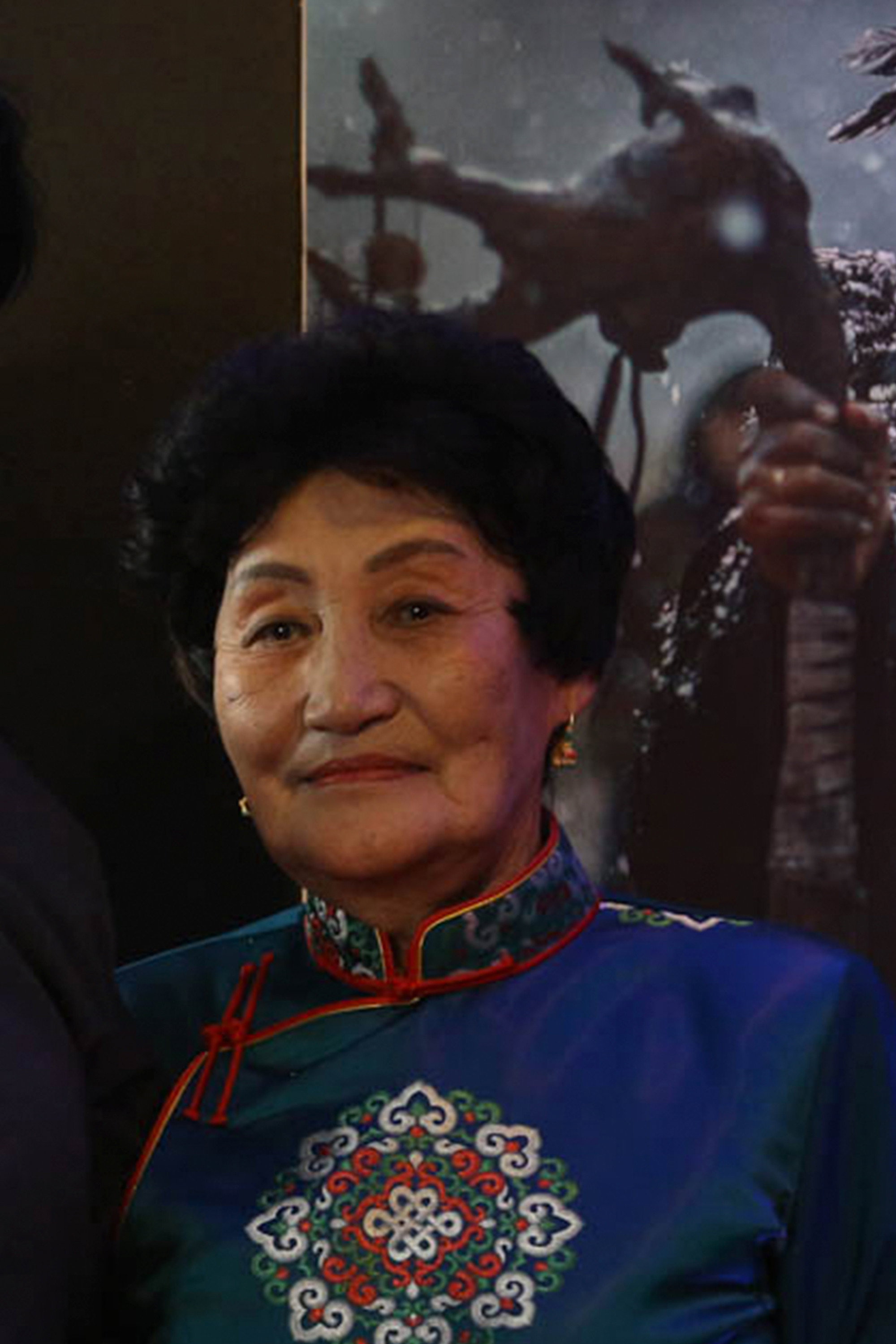 Tserendarizav Dashnyam as Grandmother in Harvest Moon
