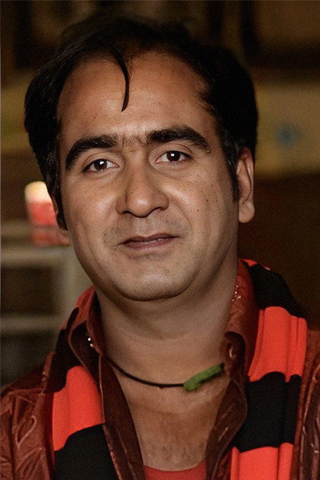 Chitram Basha as Ramana's friend in Chitram