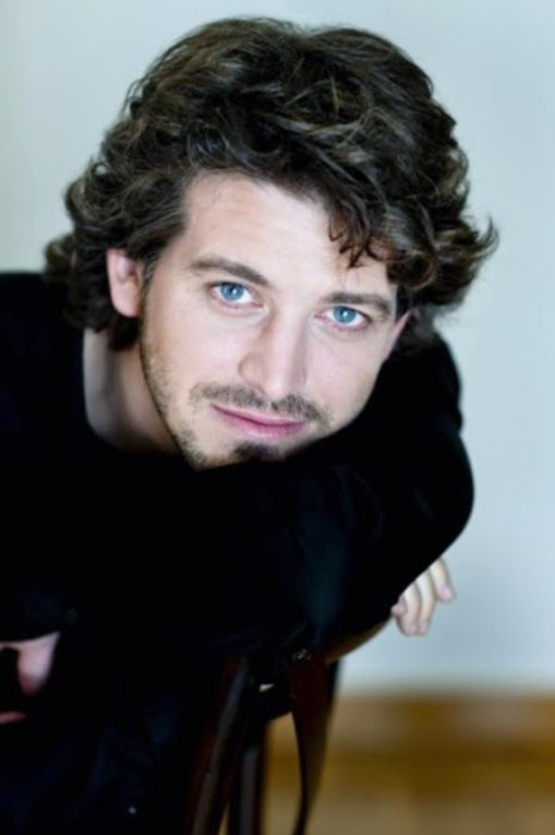 Juan Francisco Gatell as Ferrando in Così fan tutte