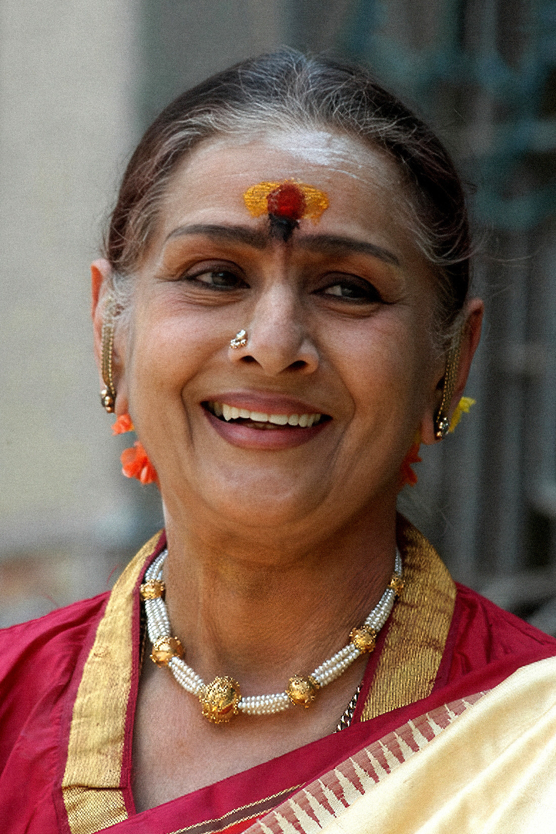 Kanchana as Sobha in Kalisochina Adrushtam