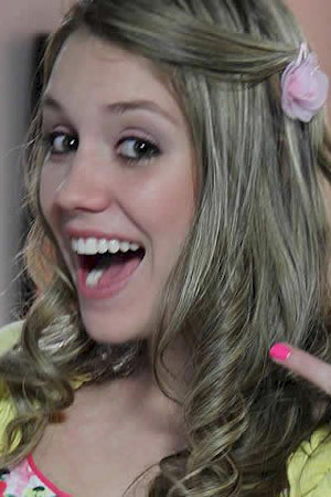 Lorena García as Marilyn Garces in Chica Vampiro