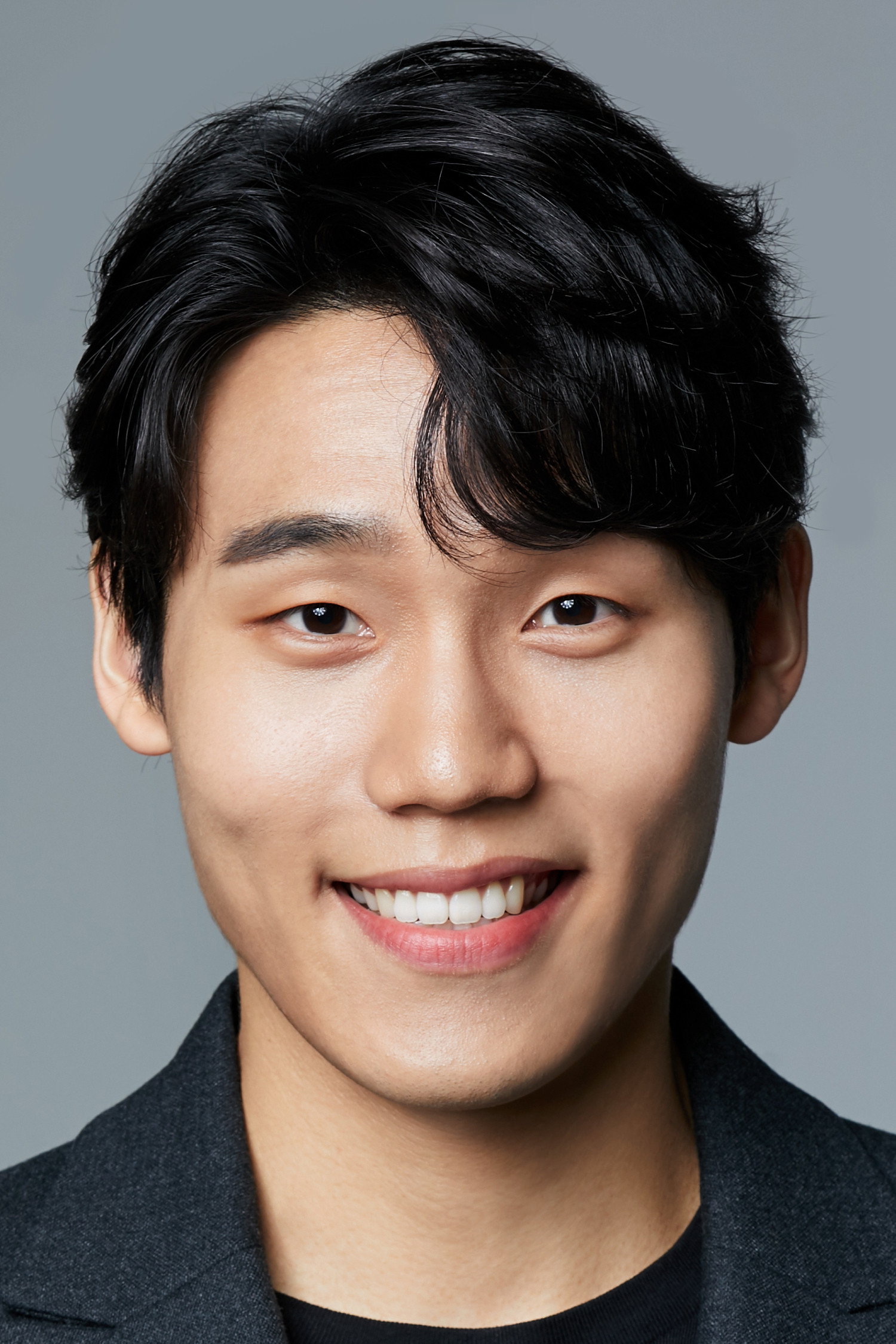 조한준 as Policeman in What Happened to Mr. Cha?